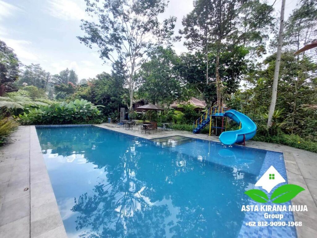 Kolam renang Villa Kirana