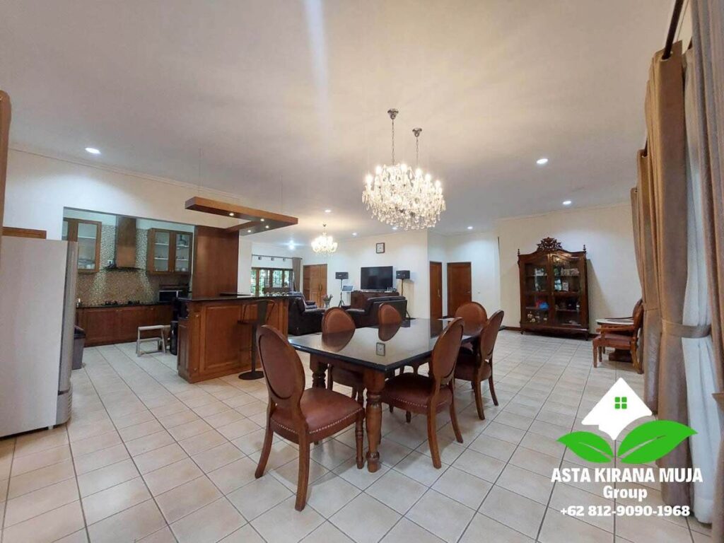 Ruang Makan Villa Kirana