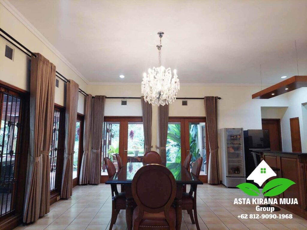Ruang Makan Villa Kirana