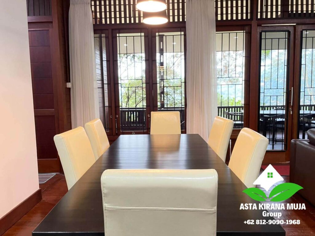 Ruang Makan Villa Muja