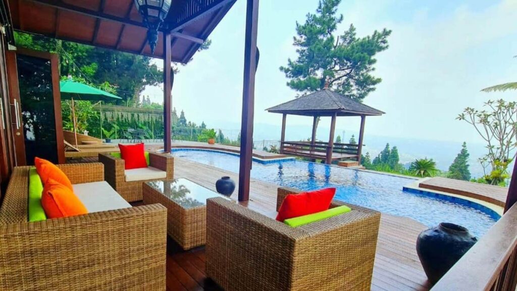 Teras Depan Kolam Villa Asta